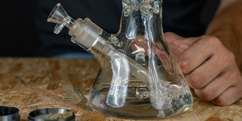 How Often Should You Change Bong Water? - Zamnesia UK